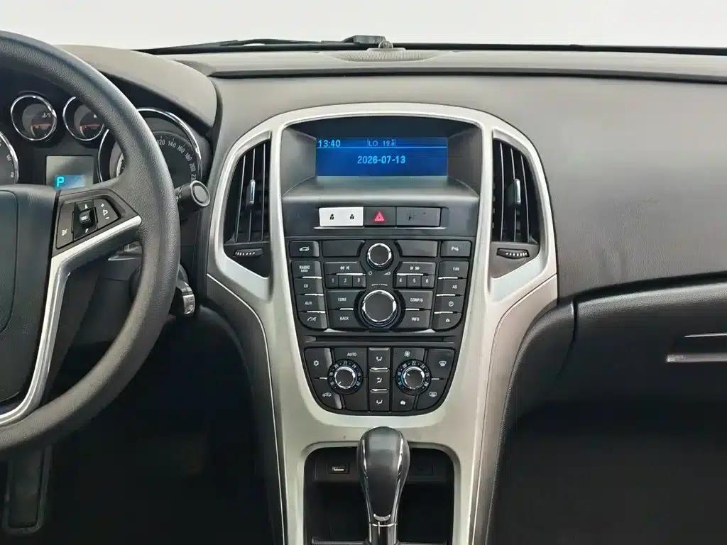 Buick Excelle GT 1.8L Automatic Fashion Edition 2013 — миниатюра 12