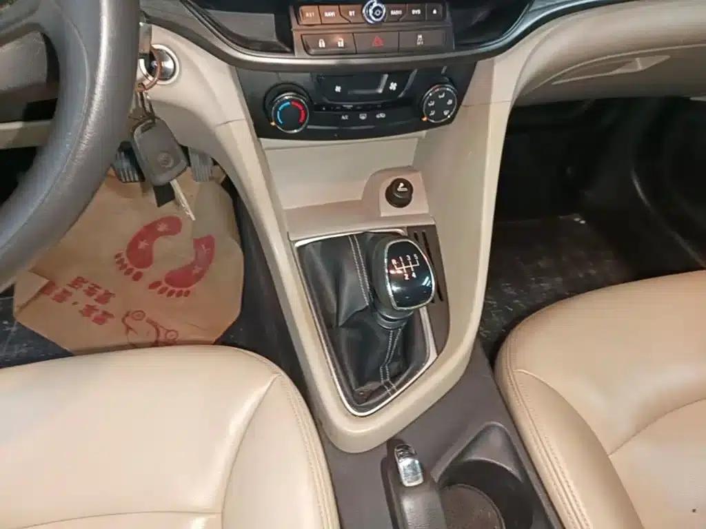 Buick Excelle 2015 15N Manual Entry-level — миниатюра 14