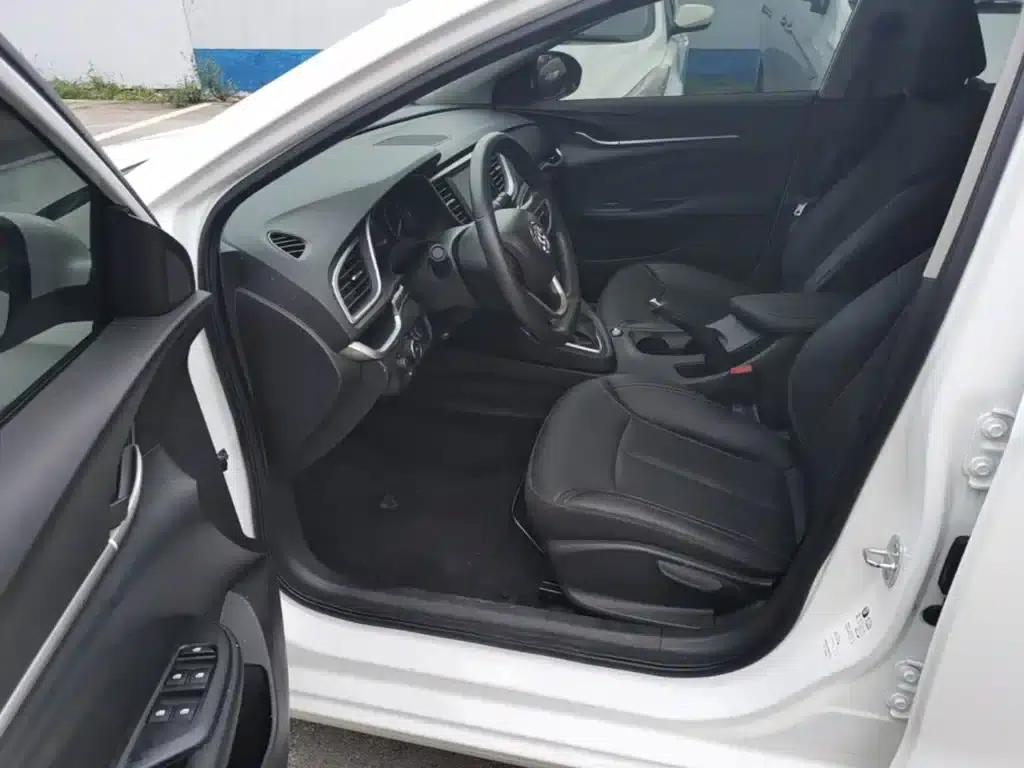 Buick Excelle 2021 Facelift Classic 1.5L Automatic Entry-Level Model — миниатюра 16