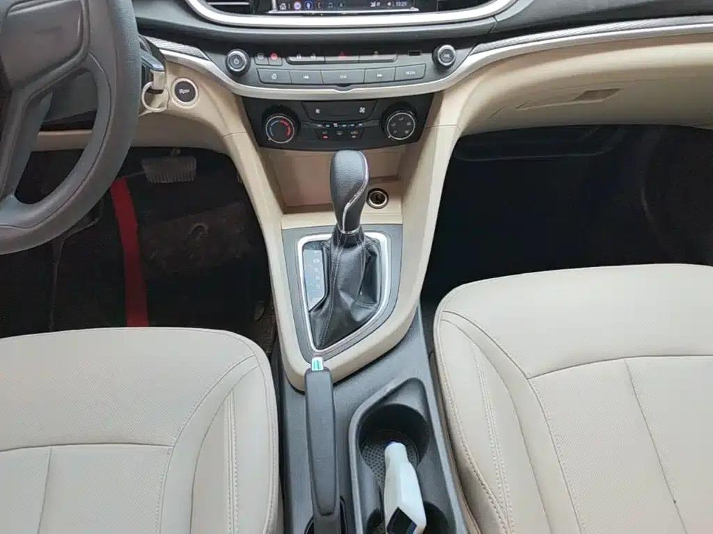 Buick Excelle 2021 Classic 1.5L Automatic Elite — миниатюра 14