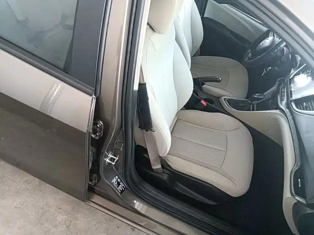Buick Excelle 2017 15N Automatic Entry-Level Model — миниатюра 25