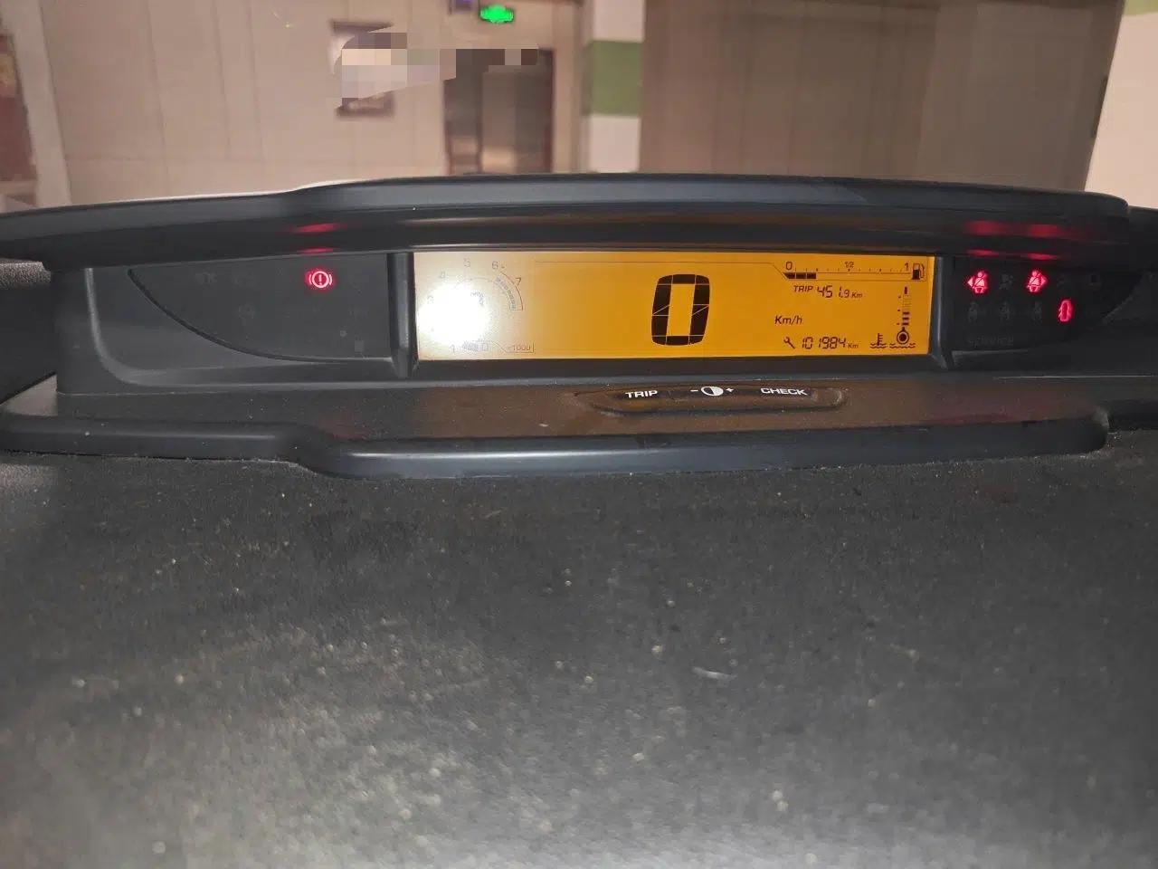 Citroen C-Quatre 2012 Sedan 1.6L Automatic Enjoyment Model — миниатюра 11