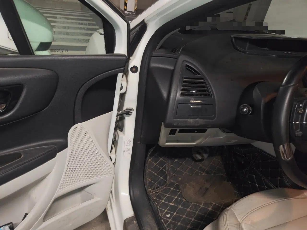 Citroen C-Quatre 2012 Sedan 1.6L Automatic Enjoyment Model — миниатюра 16