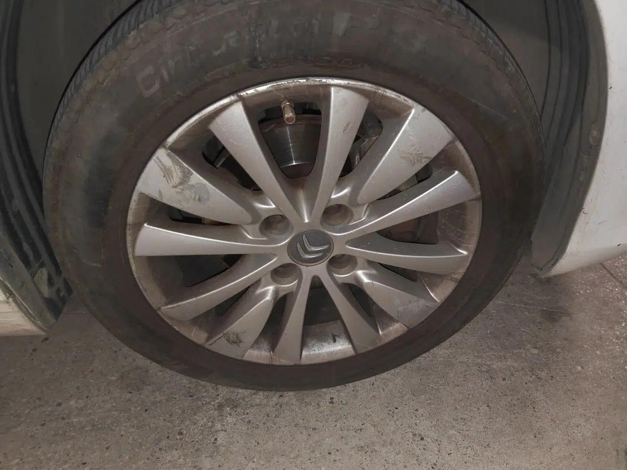 Citroen C-Quatre 2012 Sedan 1.6L Automatic Enjoyment Model — миниатюра 8