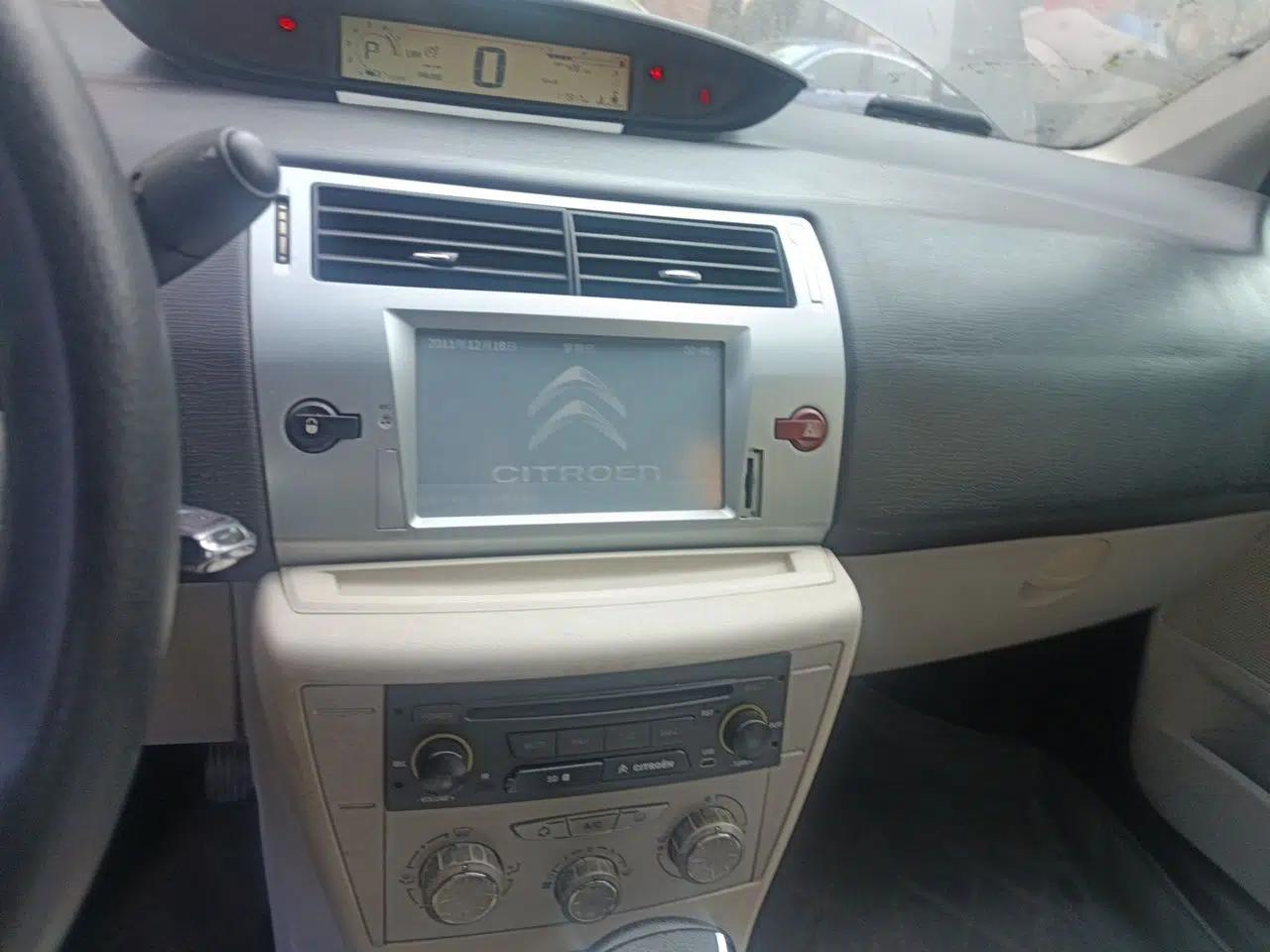 Citroen C-Quatre 2010 Sedan 1.6L Automatic Shangle Edition — миниатюра 13