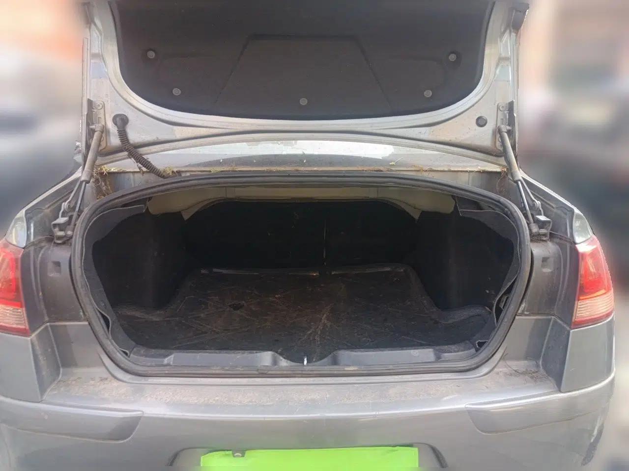 Citroen C-Quatre 2010 Sedan 1.6L Automatic Shangle Edition — миниатюра 19