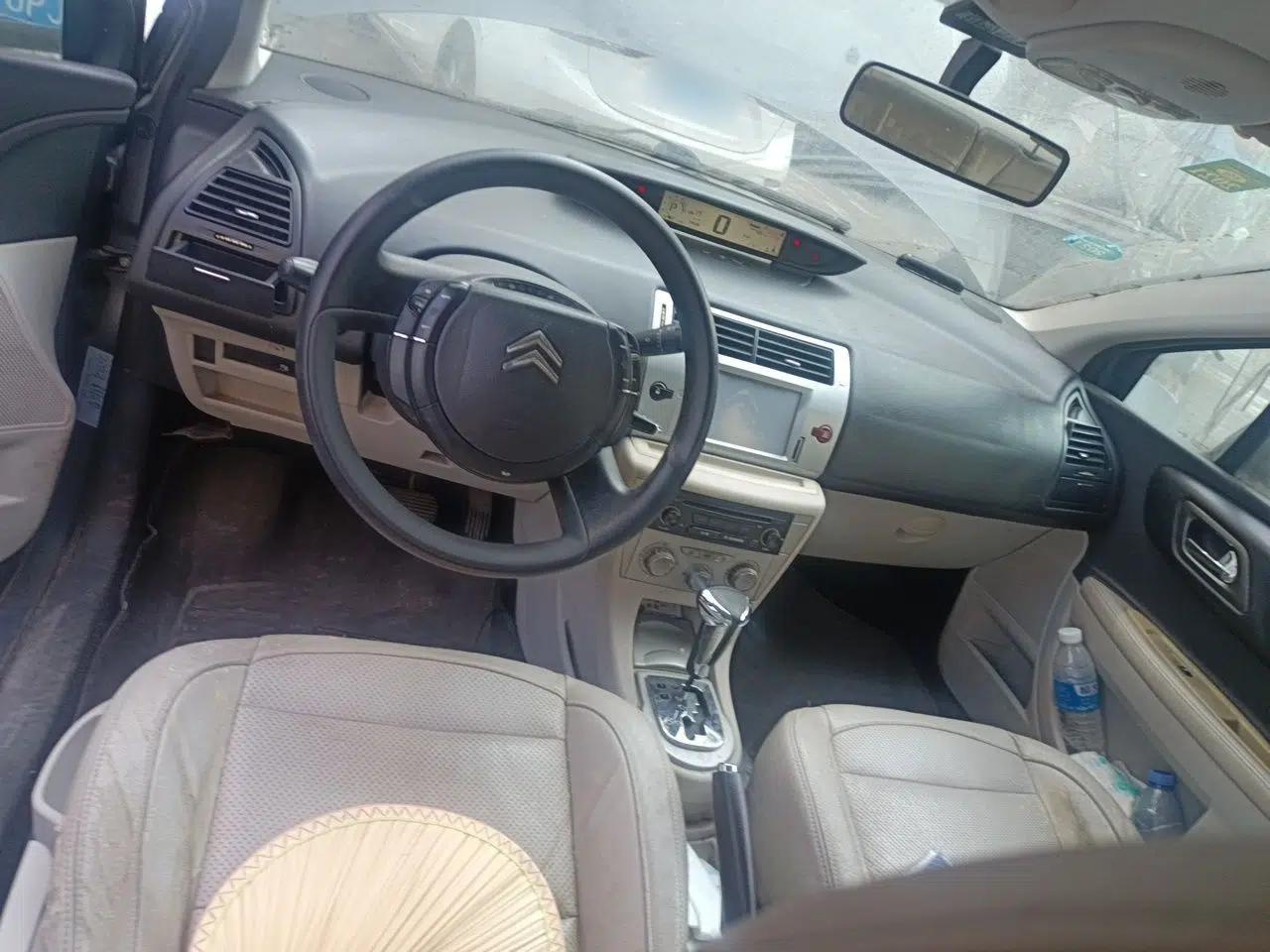 Citroen C-Quatre 2010 Sedan 1.6L Automatic Shangle Edition — миниатюра 10