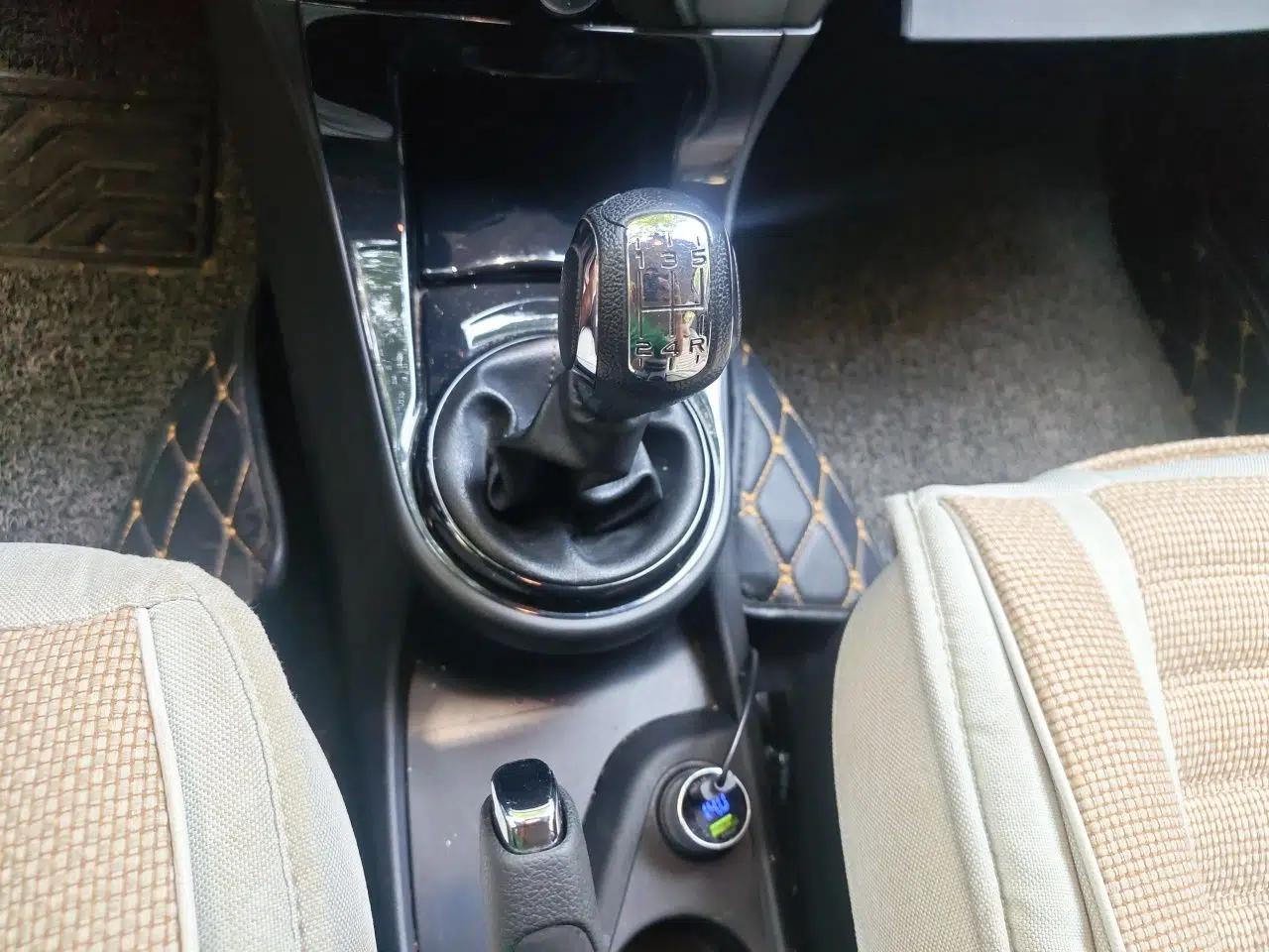 Citroen C-Quatre 2013 Sedan 1.6L Manual - Prestige Model — миниатюра 11