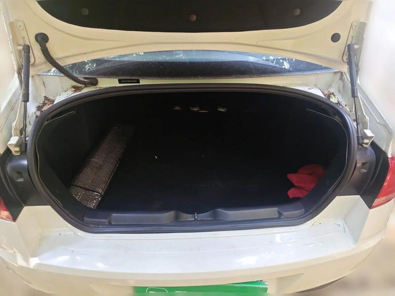 Citroen C-Quatre 2013 Sedan 1.6L Manual - Prestige Model — миниатюра 16
