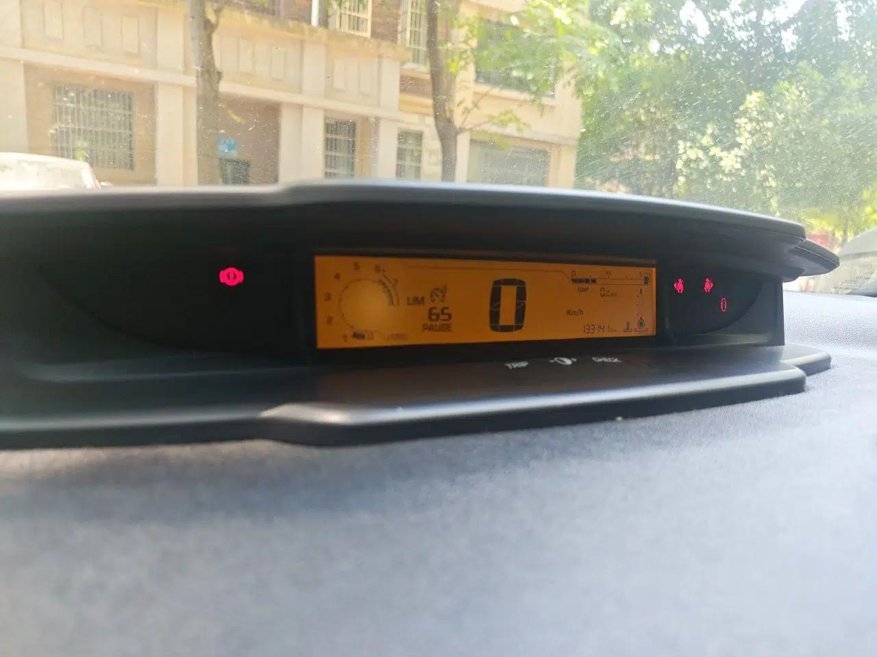 Citroen C-Quatre 2013 Sedan 1.6L Manual - Prestige Model — миниатюра 8