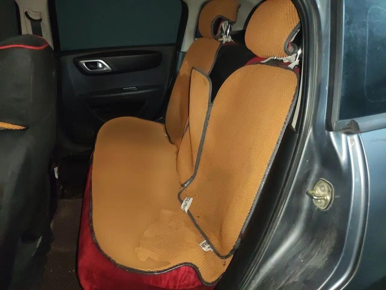 Citroen C-Quatre 2010 Sedan 1.6L Manual Shangle Version — миниатюра 17