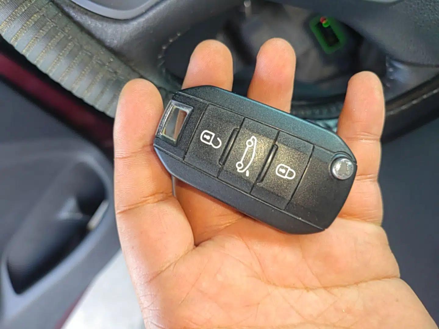 Citroen C3-XR 2015 1.6L Manual Pioneer Model — миниатюра 28