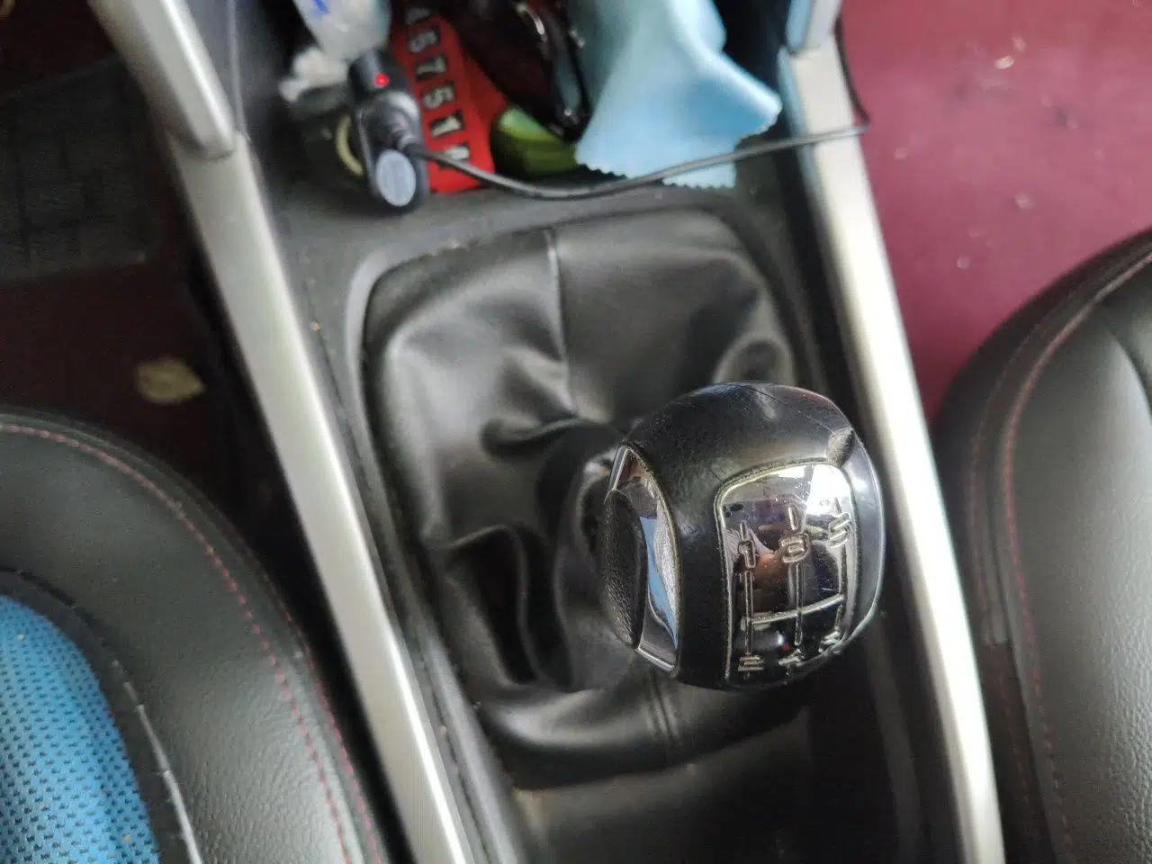 Citroen C3-XR 2015 1.6L Manual Pioneer Model — миниатюра 11