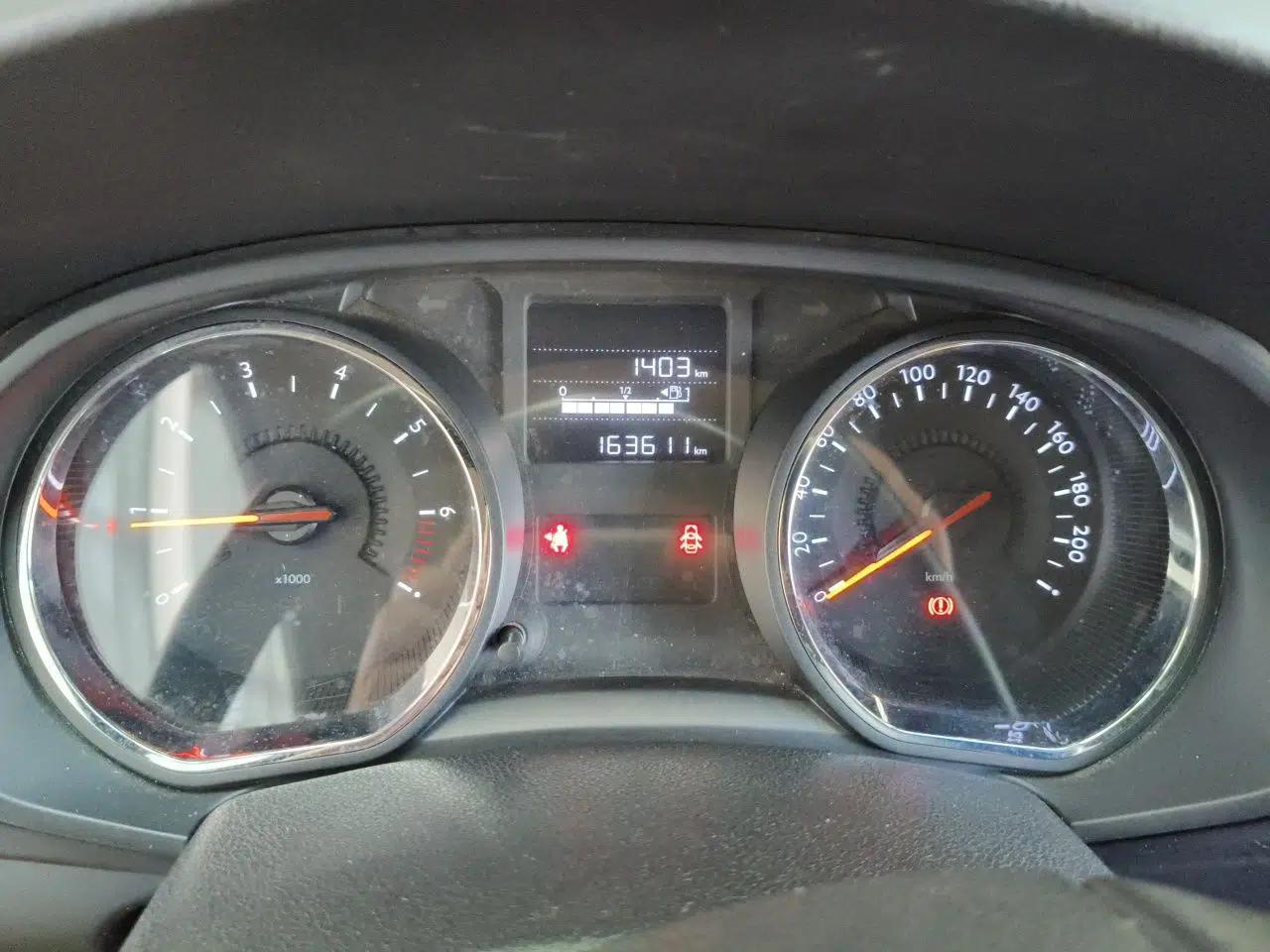 Citroen C3-XR 2015 1.6L Manual Pioneer Model — миниатюра 9