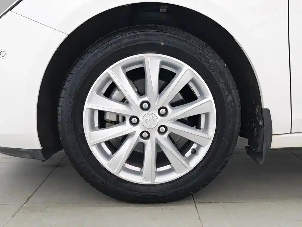 Buick Verano 2015 Sedan 20T Dual-Clutch Elite — миниатюра 17