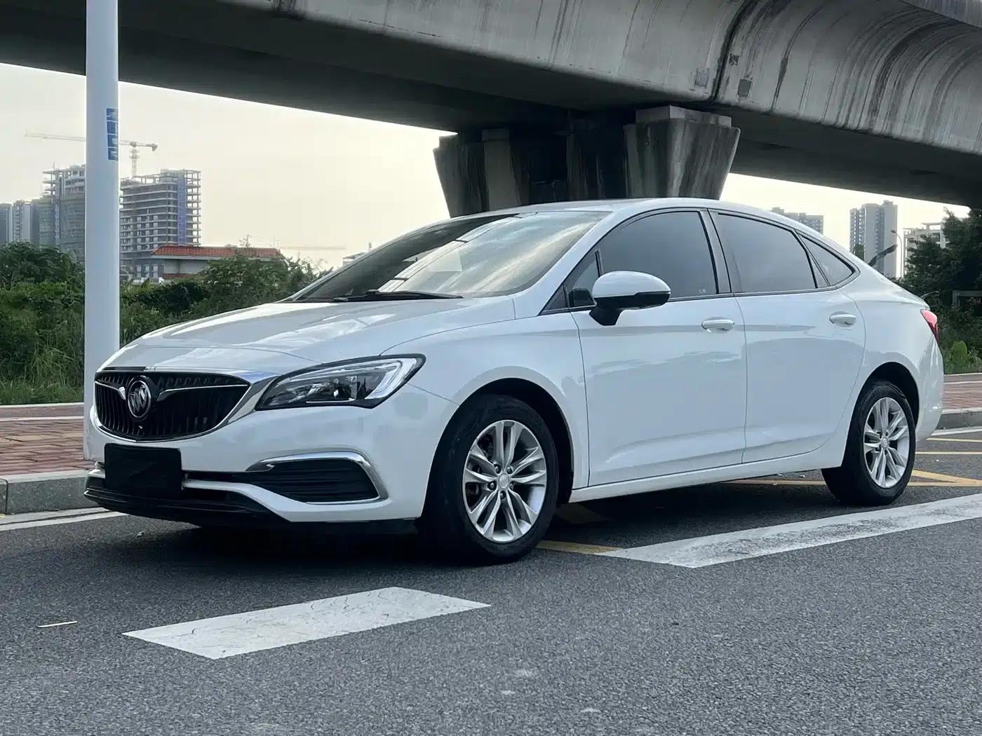 Buick Verano 2018 Sedan 20T Dual-Clutch Leading Edition — миниатюра 1