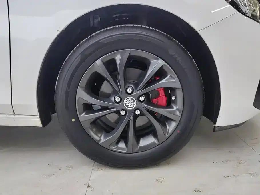 2023 Buick Verano Pro GS Hunter Edition — миниатюра 6