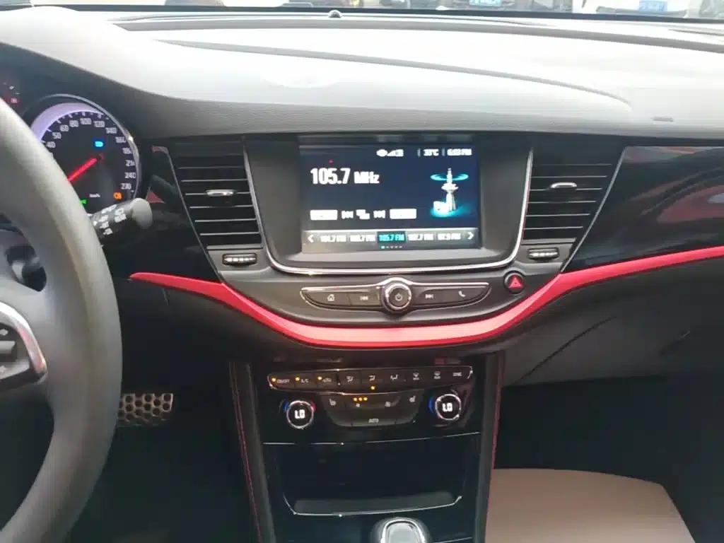 Buick Verano 2019 Hatchback GS 20T Dual-Clutch Leading Edition — миниатюра 13