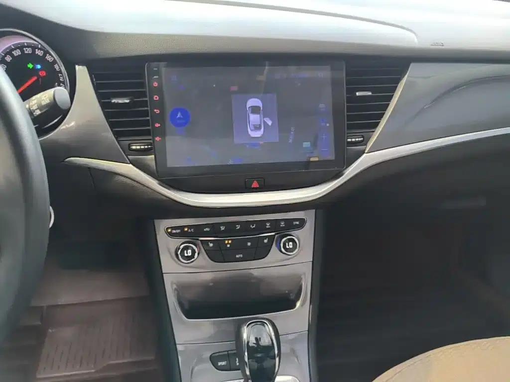 Buick Verano 2016 Hatchback 15S Automatic Leading Edition — миниатюра 13