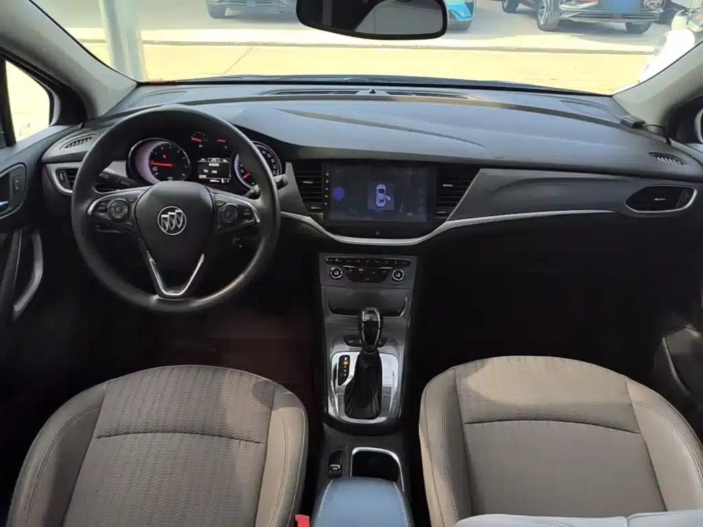 Buick Verano 2016 Hatchback 15S Automatic Leading Edition — миниатюра 10