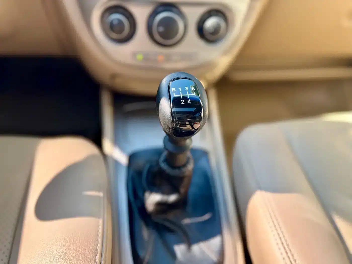 Buick Excelle 2013 1.5L Manual Classic — миниатюра 17