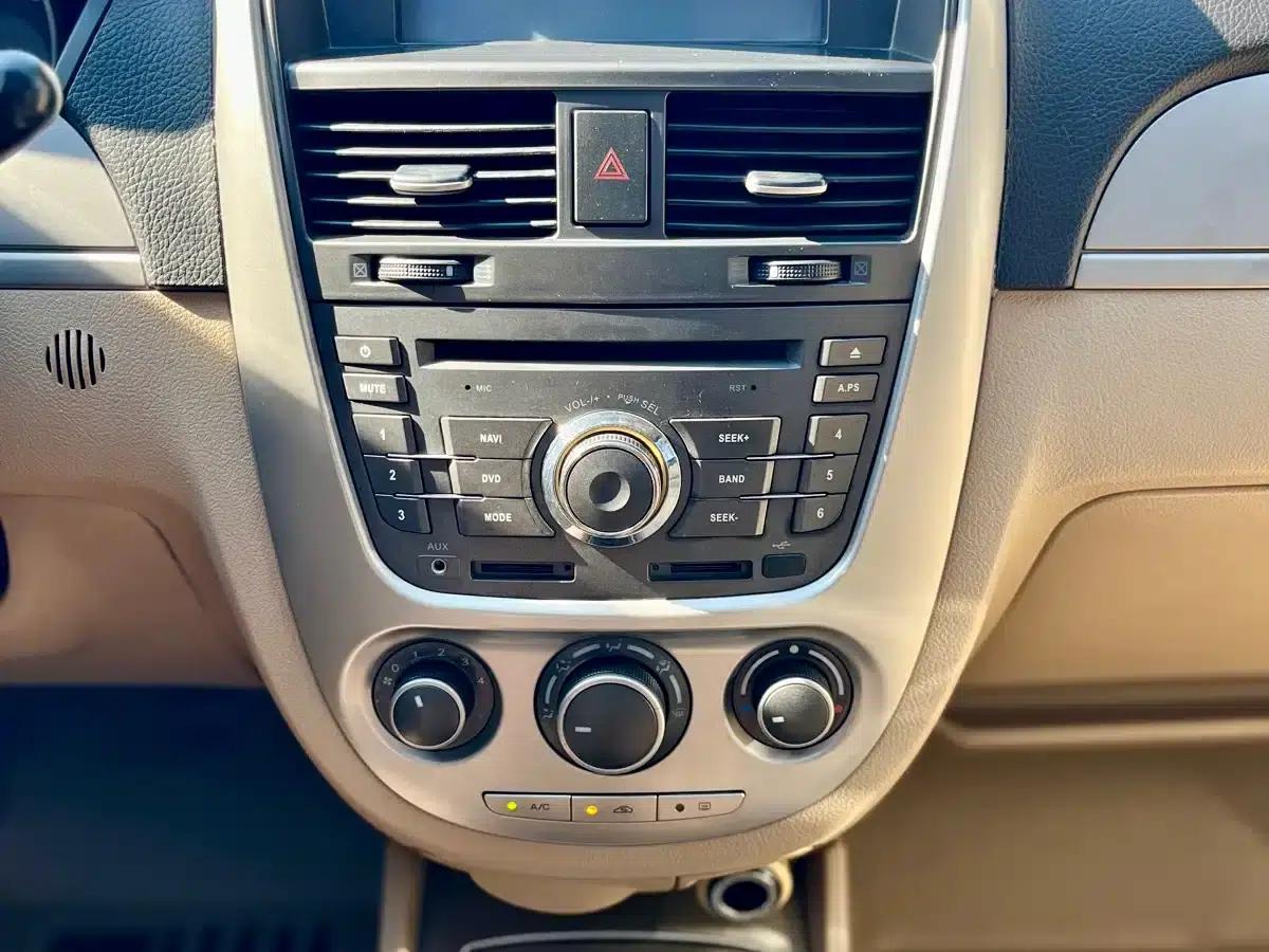 Buick Excelle 2013 1.5L Manual Classic — миниатюра 18