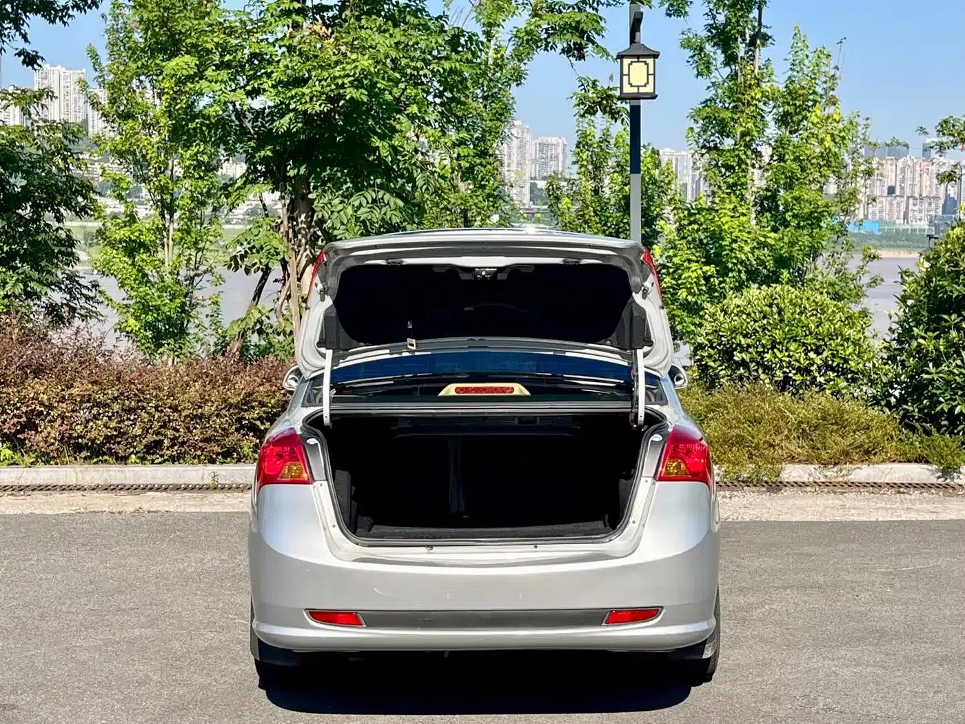 Buick Excelle 2013 1.5L Manual Classic — миниатюра 29