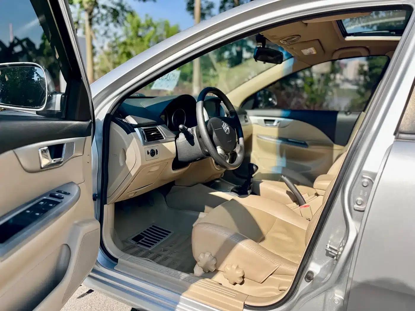 Buick Excelle 2013 1.5L Manual Classic — миниатюра 10