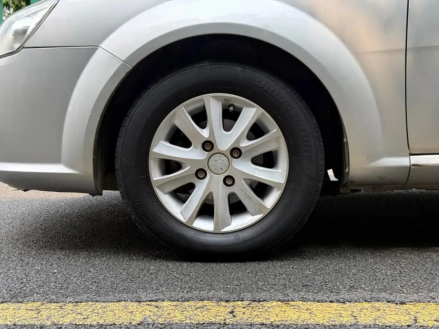 Buick Excelle 2011 1.6LX-AT — миниатюра 14