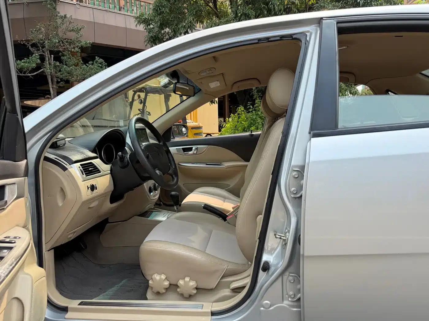 Buick Excelle 2011 1.6LX-AT — миниатюра 6