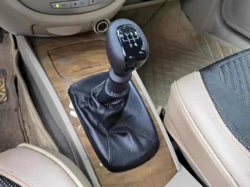 Buick Excelle 2015 1.5L Manual Premium Edition — миниатюра 14
