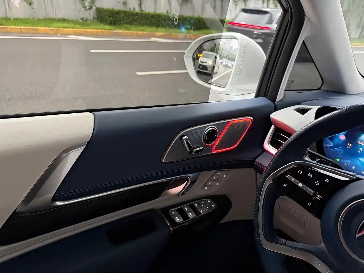 Century 2023 2.0T 7-Seat Luxury Edition — миниатюра 3