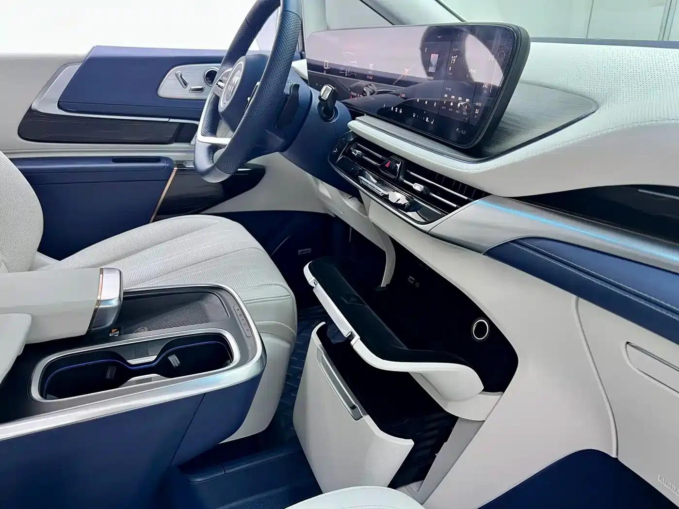 Century 2023 2.0T Six-Seat Luxury Edition — миниатюра 35