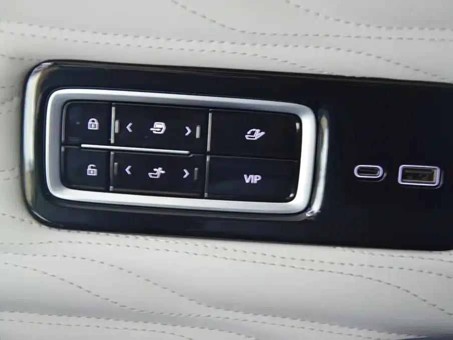 Century 2023 2.0T Four-Seat Private Edition — миниатюра 12