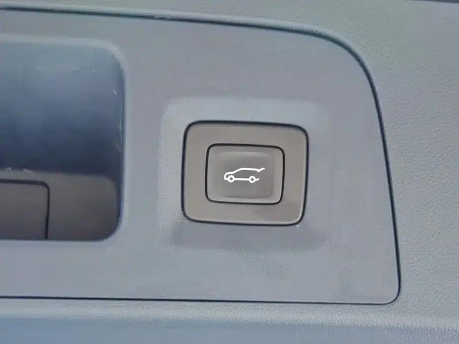 Century 2023 2.0T Four-Seat Private Edition — миниатюра 18
