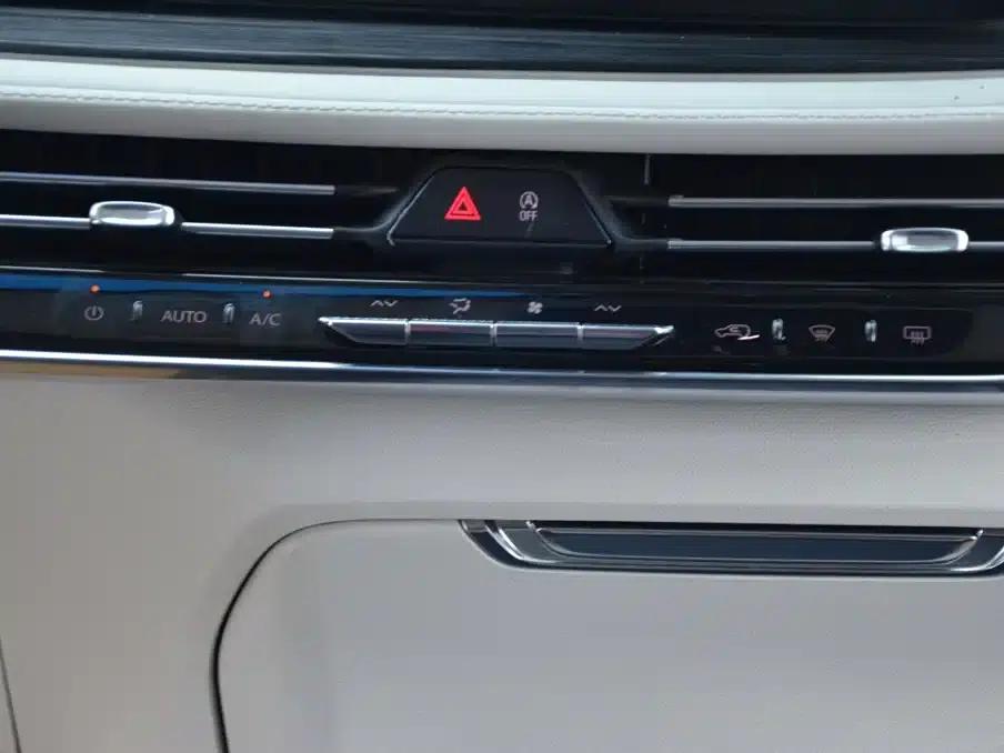 Century 2023 2.0T Four-Seat Private Edition — миниатюра 8