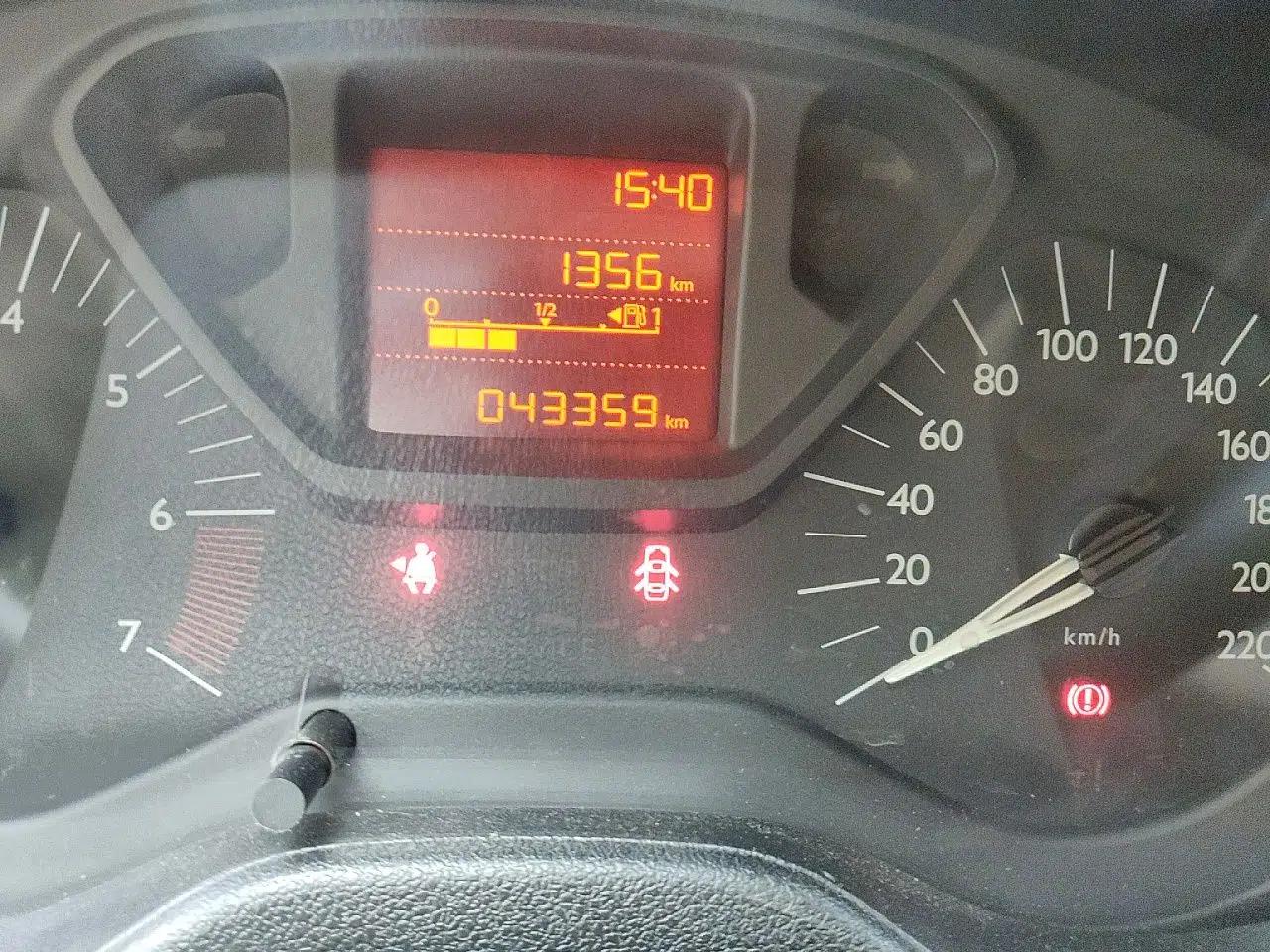 Citroen Elysee 2014 1.6L Manual Fashion Edition — миниатюра 12