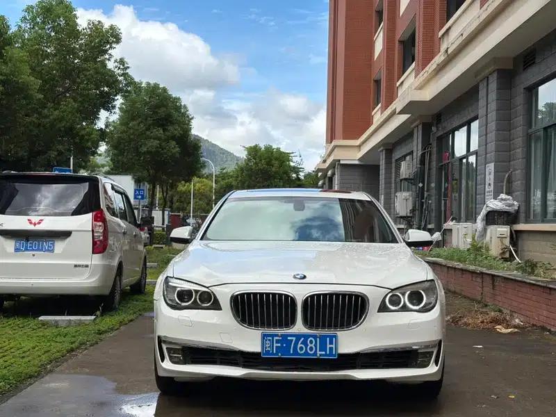 2011 BMW 7 Series 730Li Elegant Edition — миниатюра 2