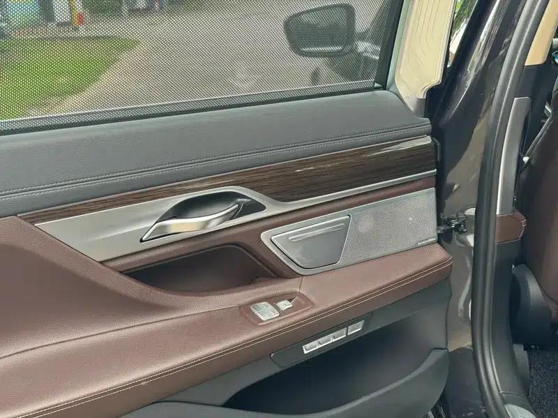 2016 BMW 7 Series 730Li Leading Edition — миниатюра 11