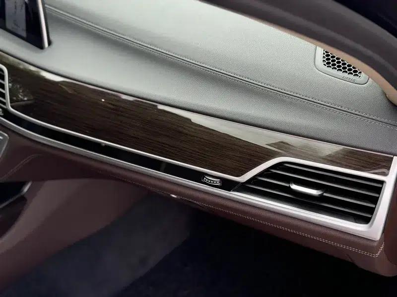 2016 BMW 7 Series 730Li Leading Edition — миниатюра 13