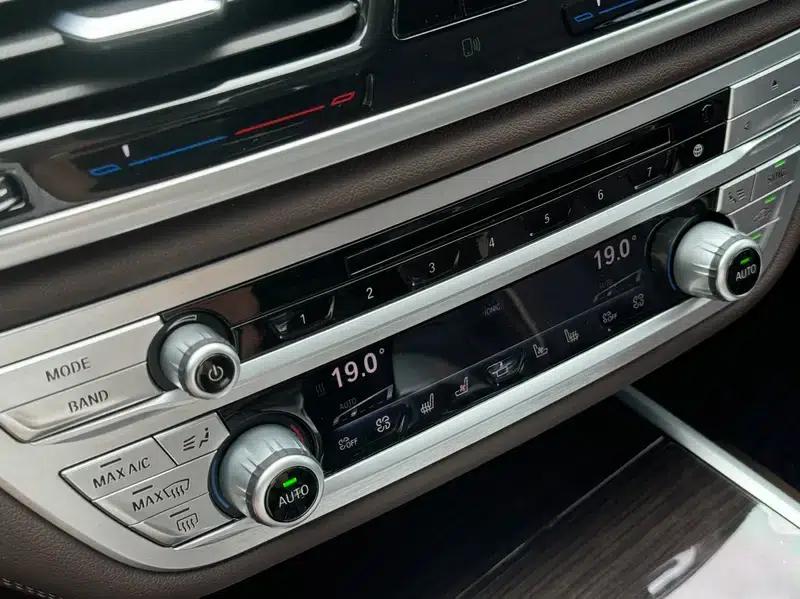 2016 BMW 7 Series 730Li Leading Edition — миниатюра 15