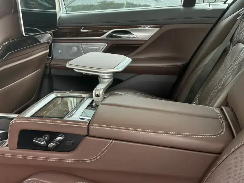 2016 BMW 7 Series 730Li Leading Edition — миниатюра 20