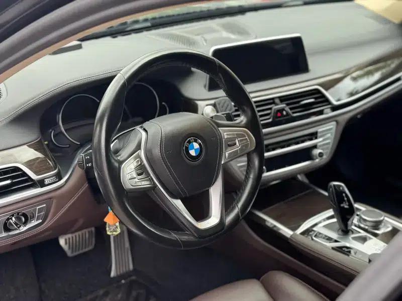 2016 BMW 7 Series 730Li Leading Edition — миниатюра 25