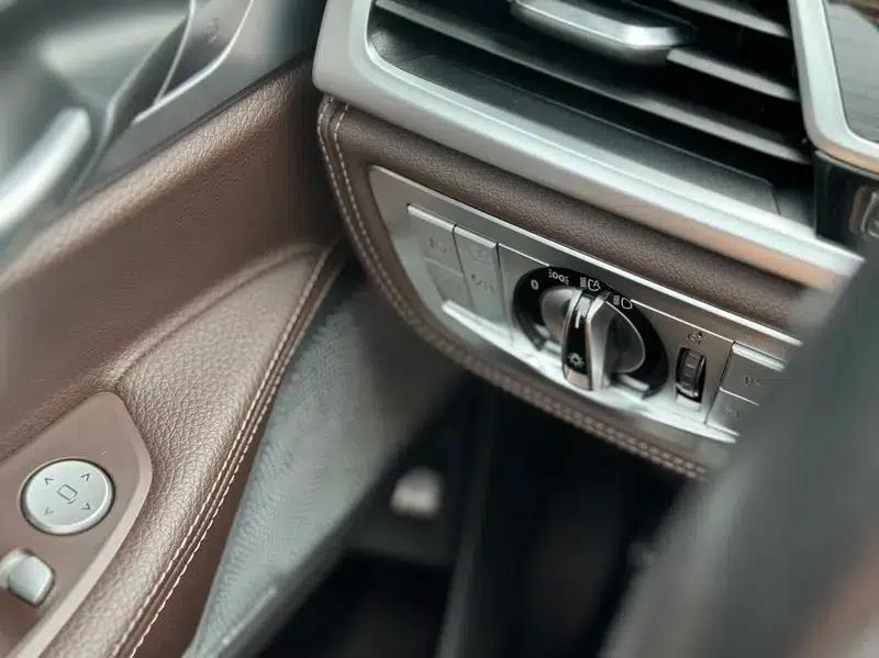 2016 BMW 7 Series 730Li Leading Edition — миниатюра 27