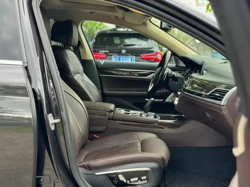 2016 BMW 7 Series 730Li Leading Edition — миниатюра 30