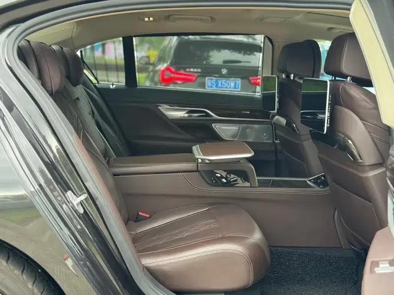 2016 BMW 7 Series 730Li Leading Edition — миниатюра 35