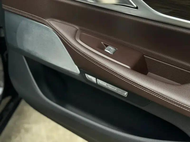 2016 BMW 7 Series 730Li Leading Edition — миниатюра 10