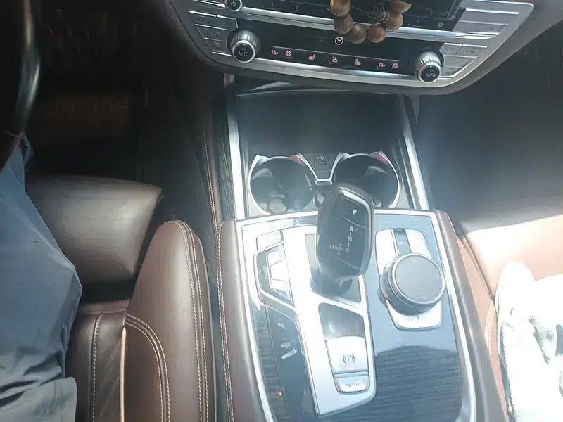 2021 BMW 7 Series 740Li Leading Edition M Sport Package — миниатюра 15