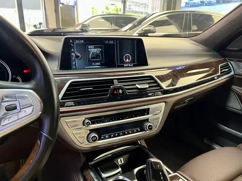2016 BMW 7 Series 740Li Luxury — миниатюра 15