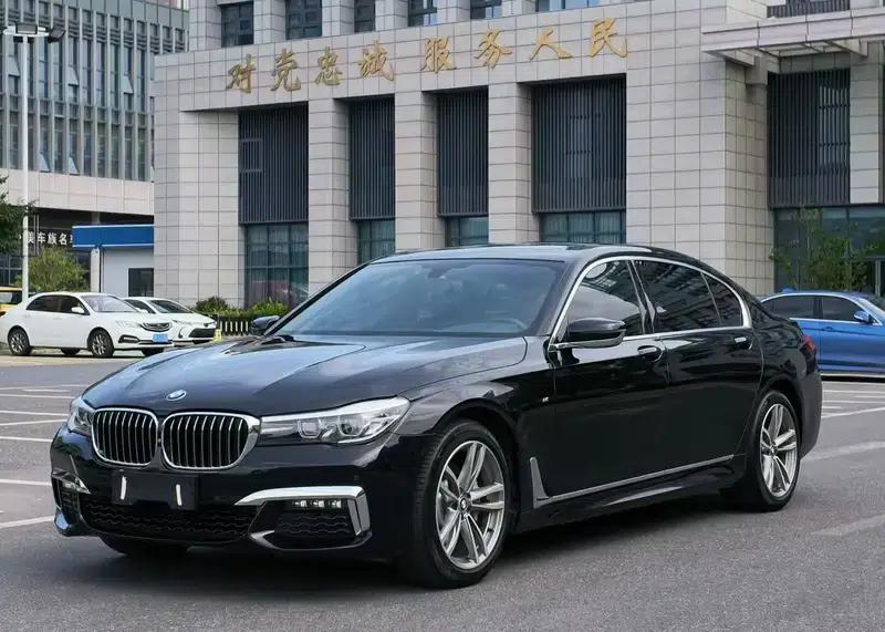 2018 BMW 7 Series 730Li Leading Edition M Sport Package — миниатюра 1